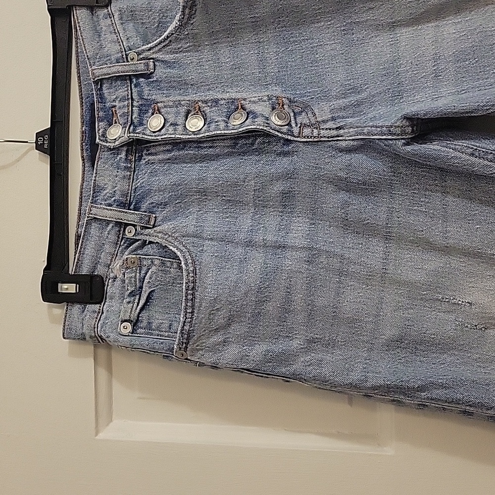 5 Button Jeans